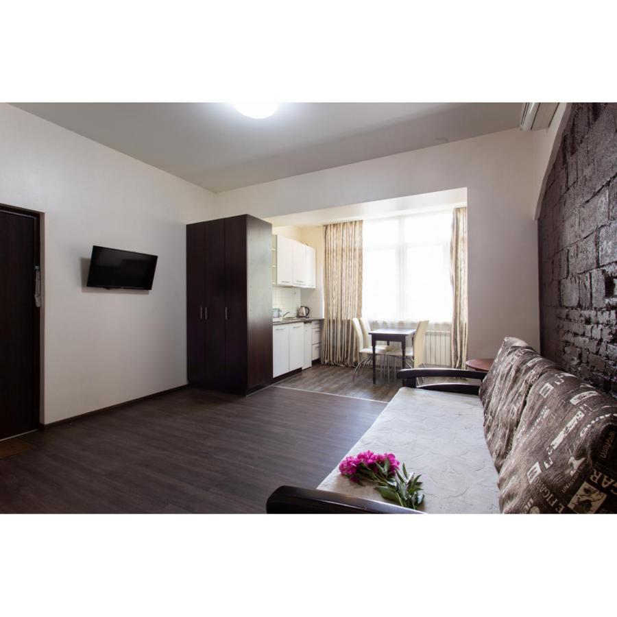 Studio Apartments In The City Center Charkiv Exteriör bild