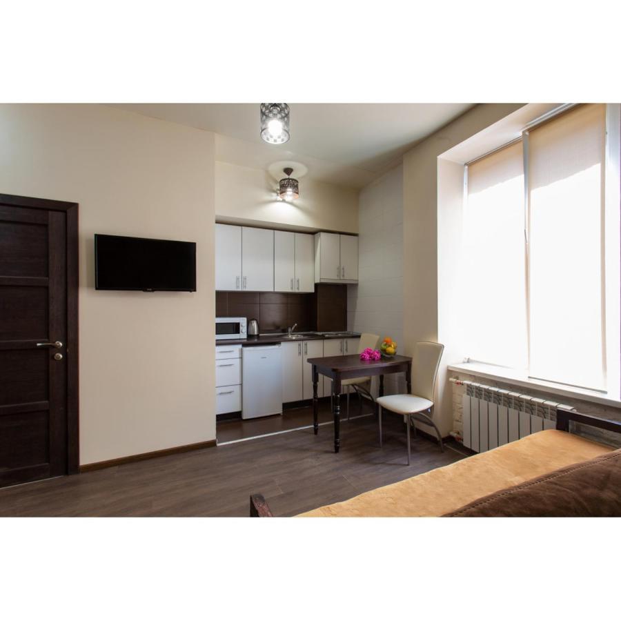 Studio Apartments In The City Center Charkiv Exteriör bild